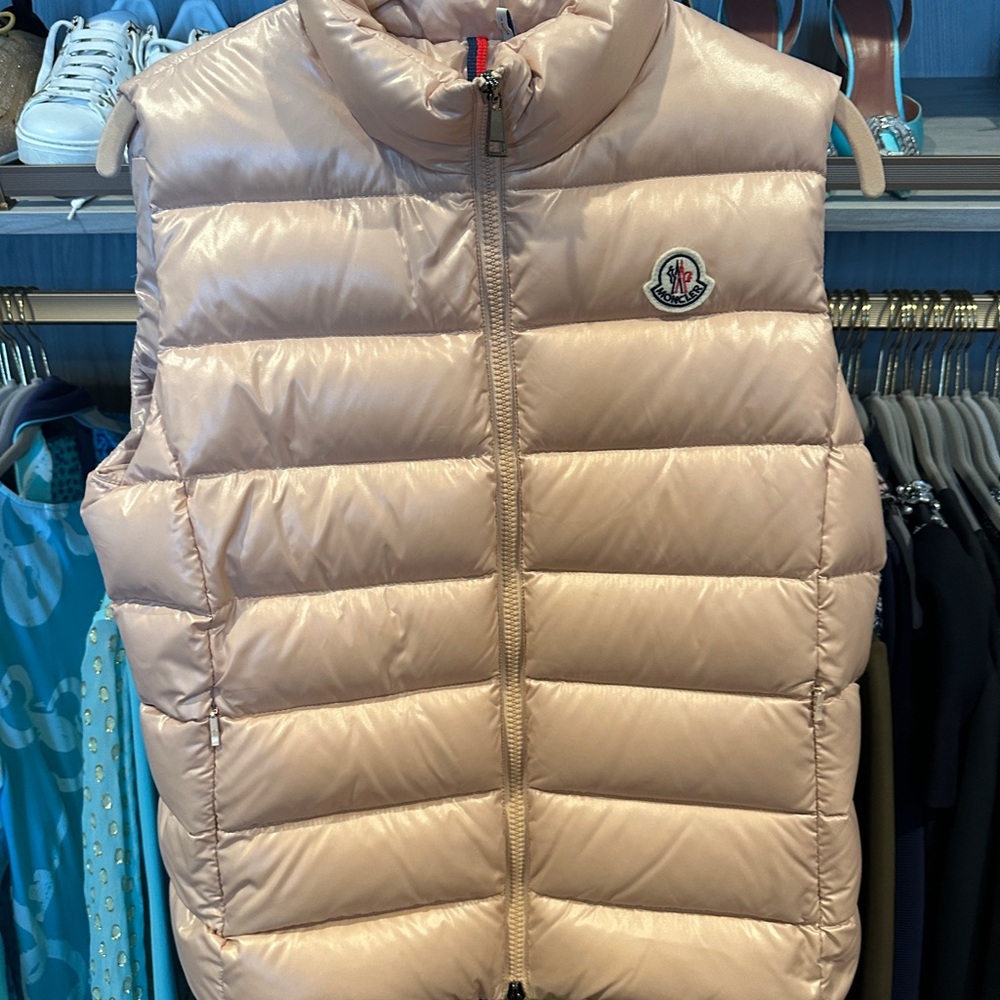 Moncler Light Pink Puffer Vest size is us 6 or size 2.